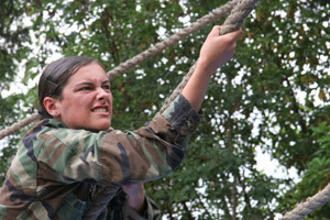 An image of a soldier training on the ropes.