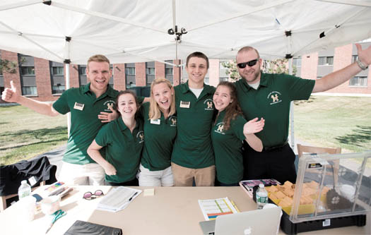 Students on move in day