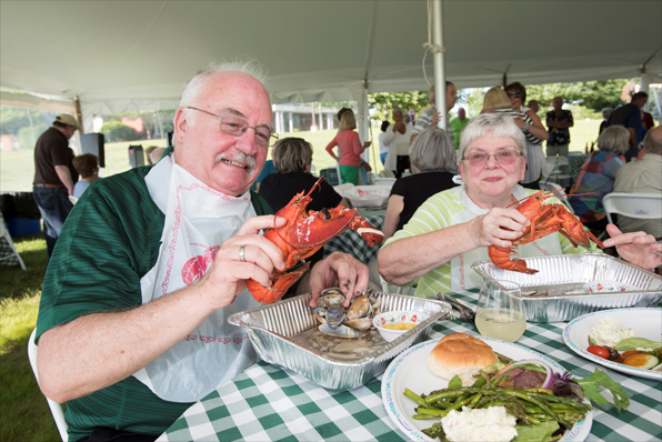 Alumni eating lobster at the 2017 Celebrate Husson event